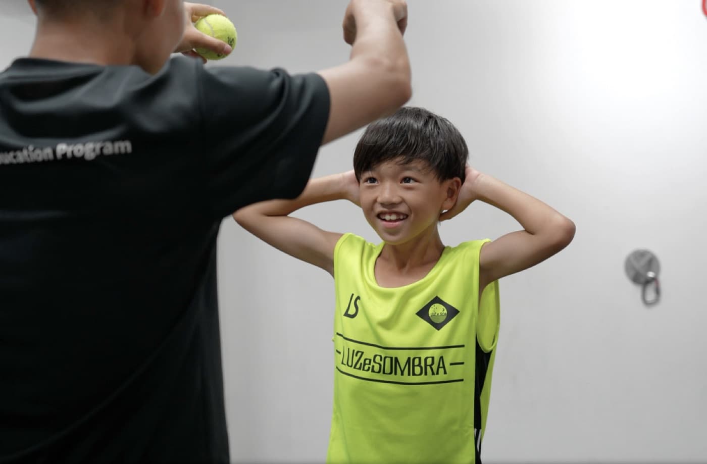 P2M JUNIOR でトレーニングする小学生
